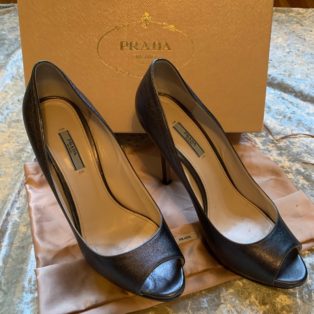 Elegant Prada peep toe heels in Size 42.